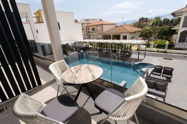 Duplex Suite Pool Angle