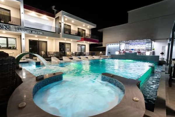 Bubble bath in pool